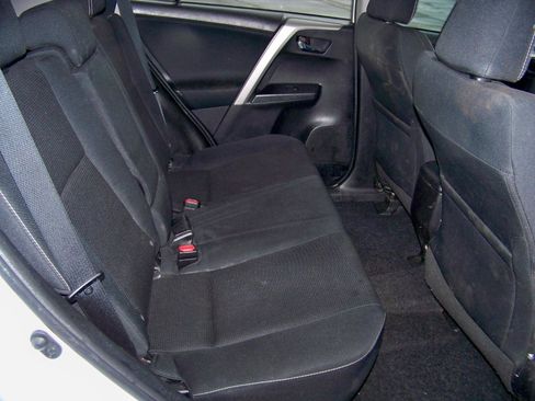Used 2018 Toyota RAV4 XLE AWD/4WD image 17
