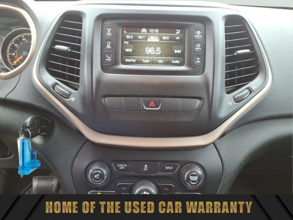 Used 2015 Jeep Cherokee Latitude w/ Cold Weather Group FWD image 25