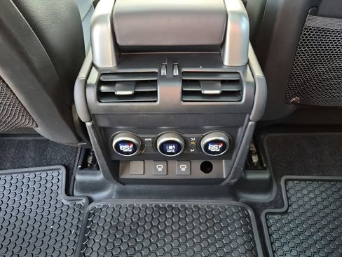 Used 2024 Land Rover Defender 130 X-Dynamic SE AWD/4WD image 24