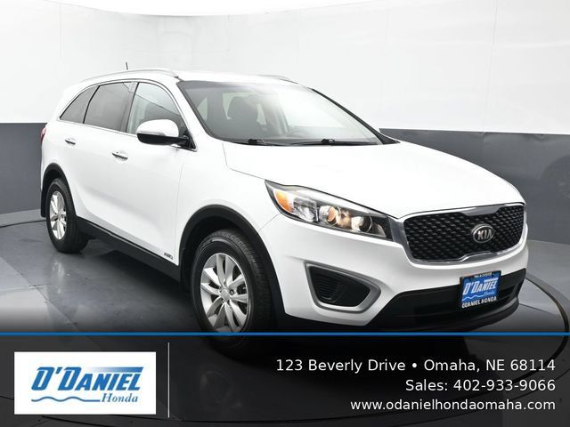 Used 2017 Kia Sorento AWD image 8