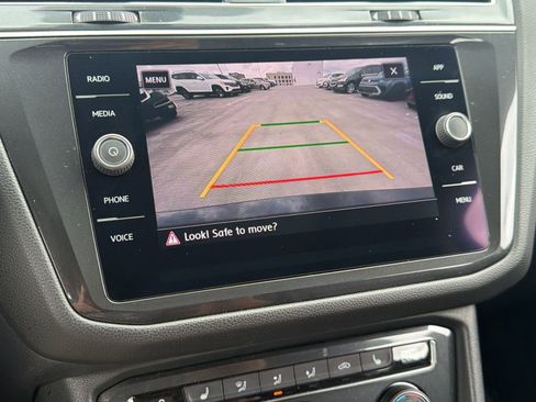 Used 2018 Volkswagen Tiguan SE w/ Panoramic Sunroof Package FWD image 25