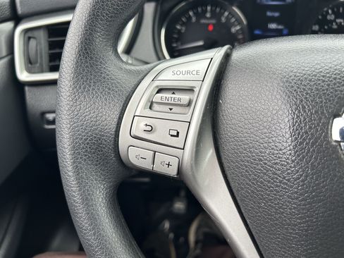 Used 2016 Nissan Rogue S image 16