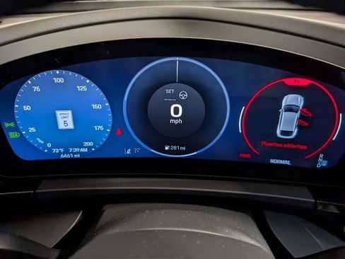 Used 2025 Porsche Macan Electric RWD image 22