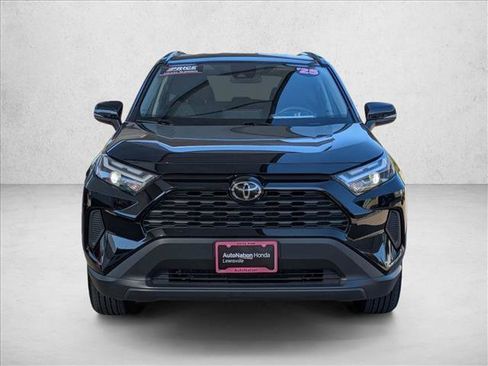 Used 2025 Toyota RAV4 XLE AWD/4WD image 2