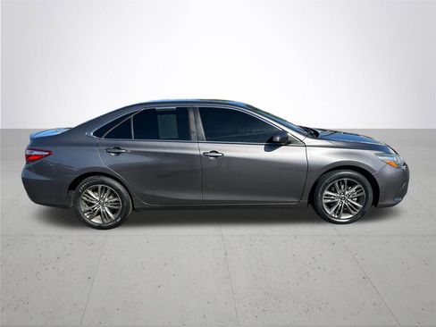 Used 2015 Toyota Camry SE image 6