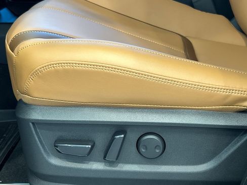 New 2026 Nissan Armada SL w/ Captain's Chari Seat Package RWD image 8