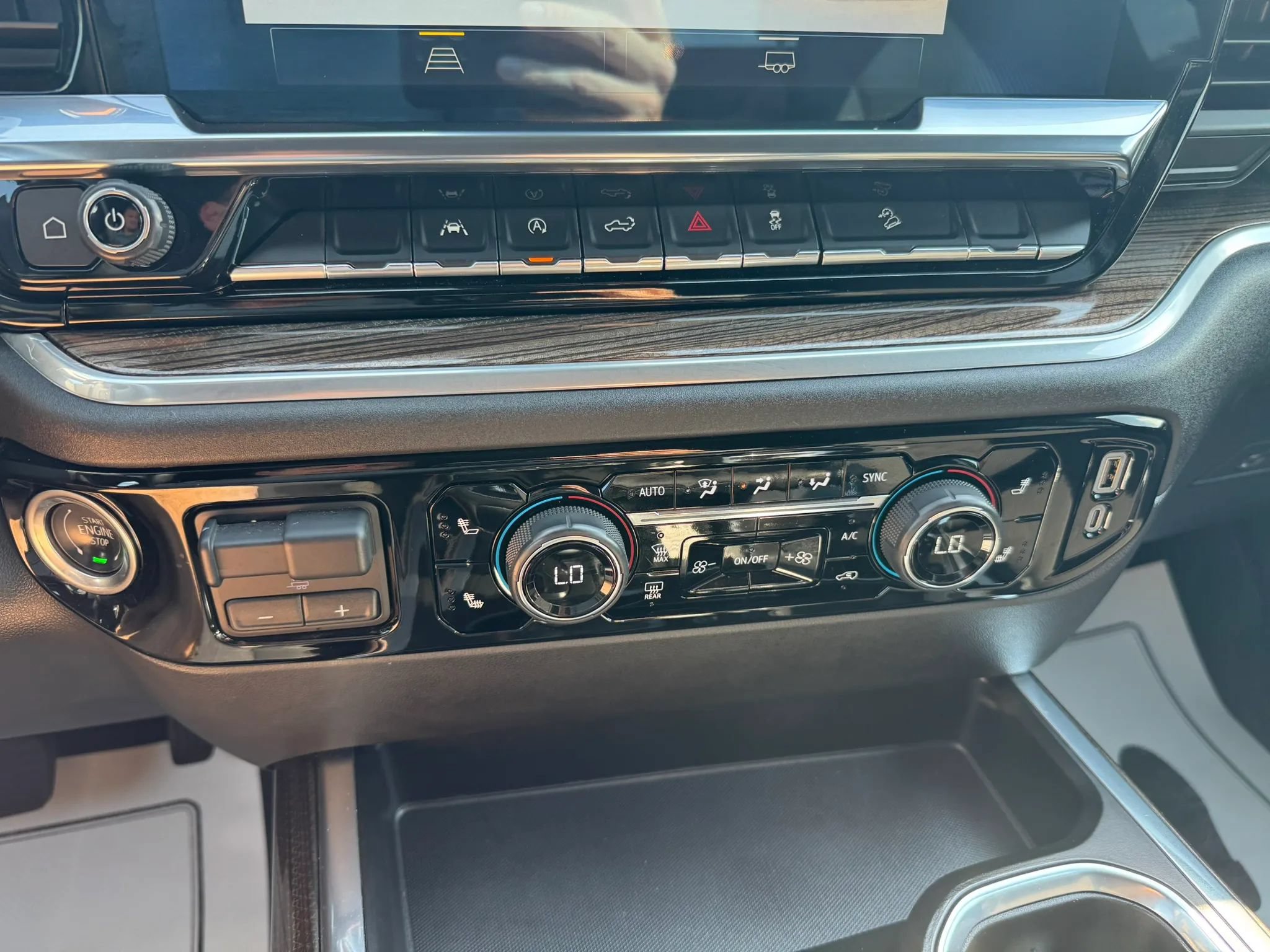 Used 2024 Chevrolet Silverado 1500 RST w/ Dark Appearance Package AWD/4WD image 9