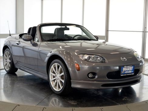 Used 2008 MAZDA MX-5 Miata Grand Touring w/ Premium Pkg RWD image 2