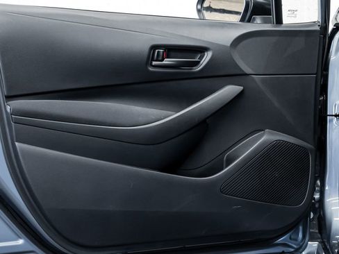 Used 2025 Toyota Corolla LE image 9