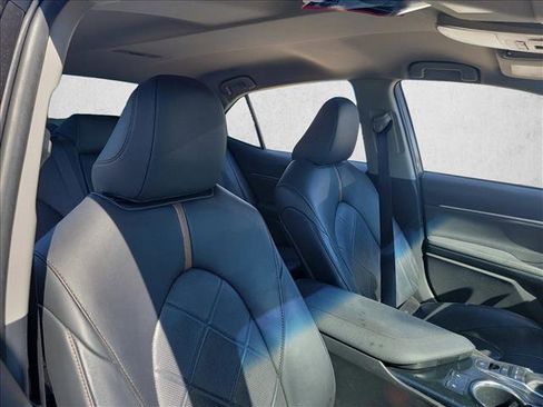 Used 2019 Toyota Camry XLE image 15