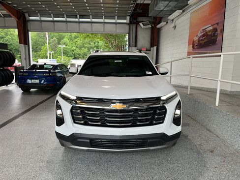 New 2026 Chevrolet Equinox LT FWD image 2