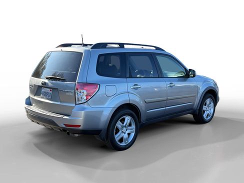 Used 2010 Subaru Forester 2.5X Premium image 5