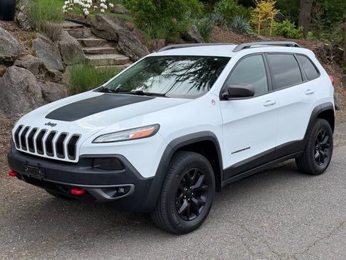 Used 2015 Jeep Cherokee Trailhawk w/ Comfort/Convenience Group AWD/4WD image 1