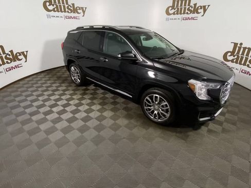 Used 2023 GMC Terrain Denali w/ Denali Premium Package AWD/4WD image 2