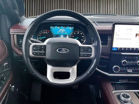 Used 2024 Ford Expedition Limited image 5