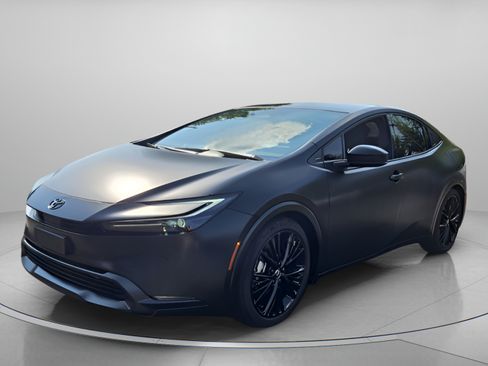 Used 2025 Toyota Prius FWD image 1