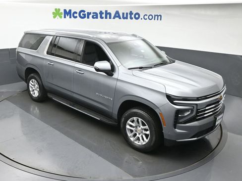 New 2026 Chevrolet Suburban LT w/ Comfort Package image 3