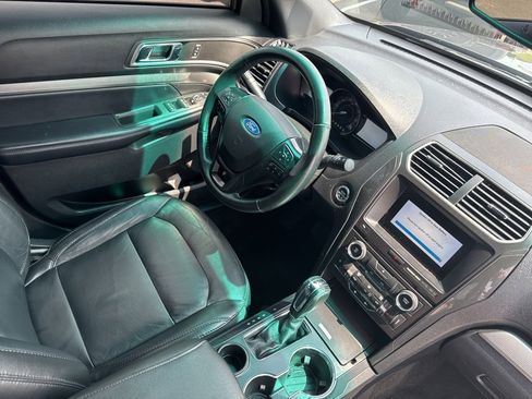 Used 2018 Ford Explorer XLT w/ Equipment Group 202A image 31