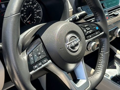 Used 2023 Nissan Altima 2.5 SV w/ SV Premium Package FWD image 29
