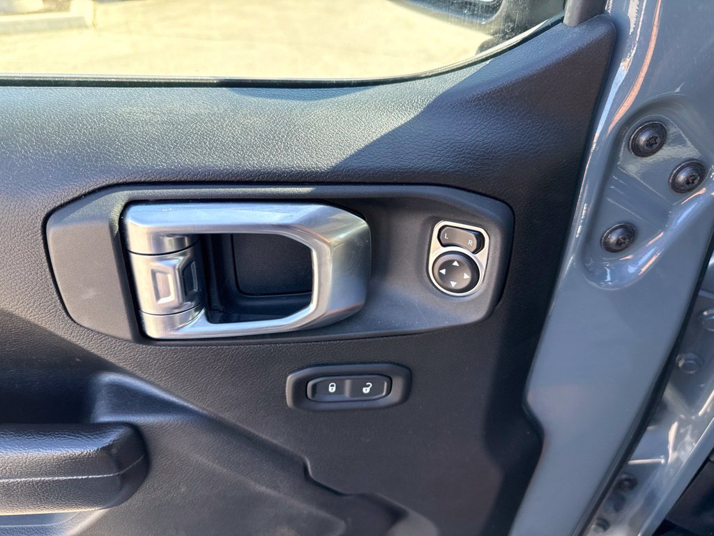 Used 2024 Jeep Wrangler Unlimited AWD/4WD image 19