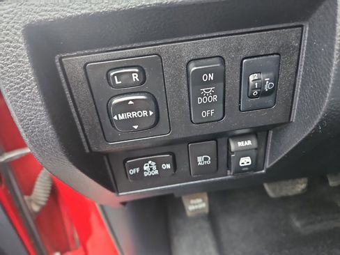Used 2018 Toyota Tundra Limited image 9