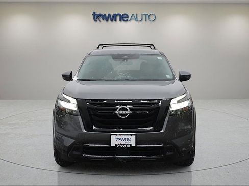 Used 2024 Nissan Pathfinder SV w/ Black Appearance Package image 8