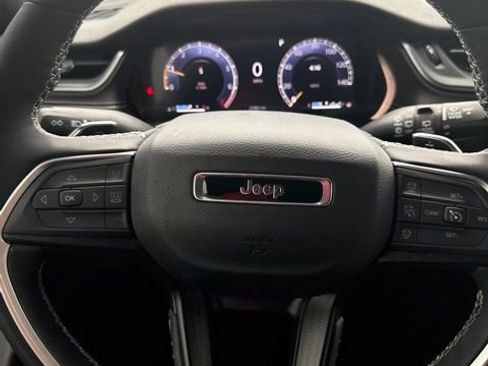Used 2025 Jeep Grand Cherokee L Laredo RWD image 15