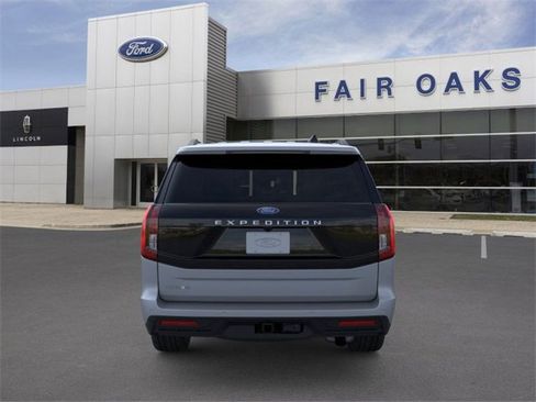 New 2025 Ford Expedition Active image 5
