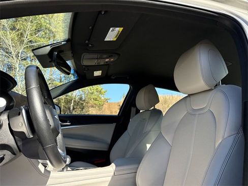Used 2025 Genesis G70 2.5T image 16