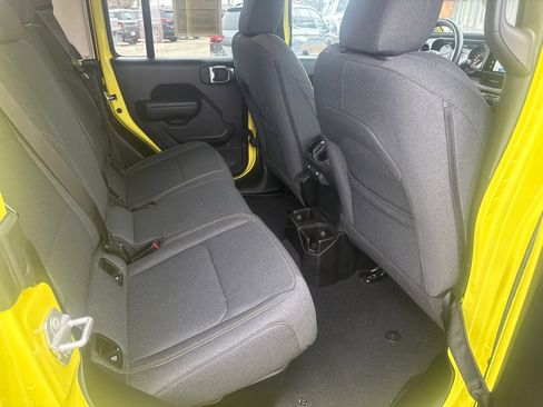 Used 2024 Jeep Gladiator Sport image 17