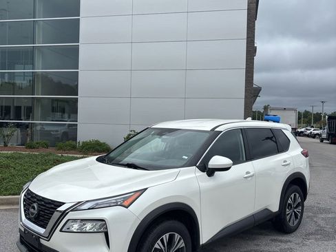 Used 2023 Nissan Rogue SV image 1