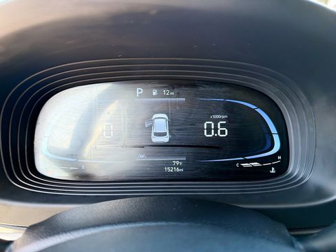 Used 2024 Hyundai Venue SEL image 35