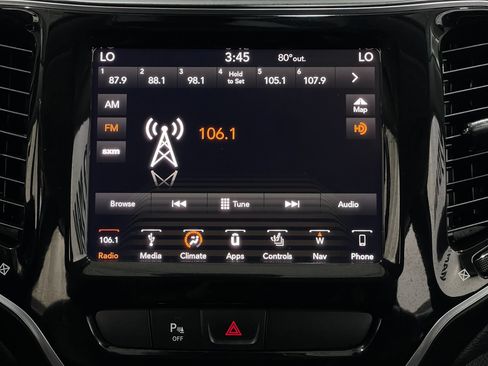 Used 2019 Jeep Cherokee Limited AWD/4WD image 23