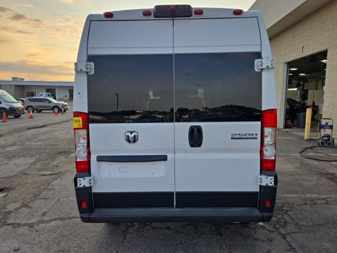 Used 2025 RAM ProMaster 2500 w/ Convenience Group FWD image 4