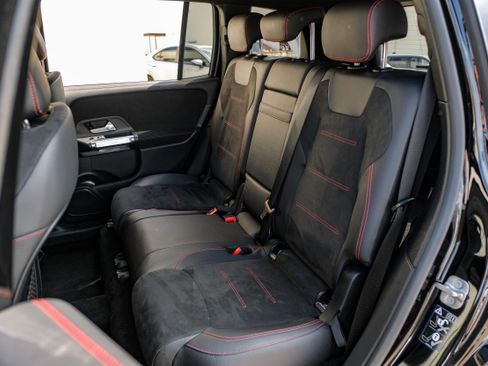 Used 2024 Mercedes-Benz GLB 250 image 34