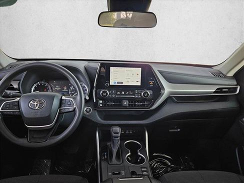 Used 2023 Toyota Highlander L FWD image 14