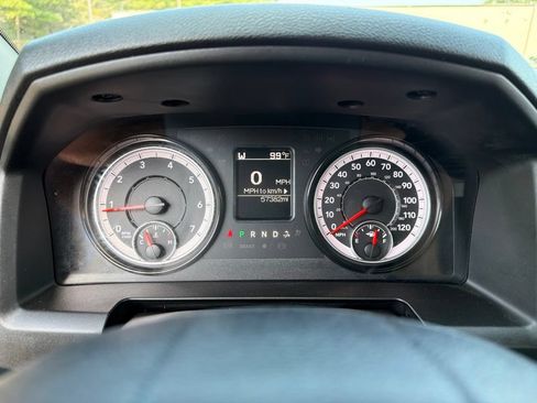 Used 2024 RAM 1500 Classic SLT AWD/4WD image 9