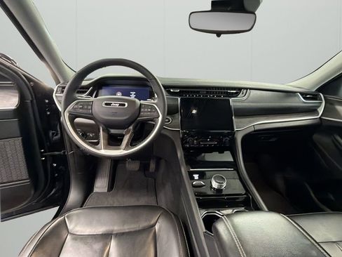 Used 2023 Jeep Grand Cherokee Limited AWD/4WD image 9