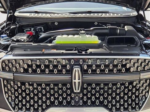 New 2025 Lincoln Navigator Reserve image 18