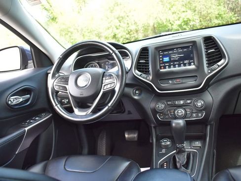 Used 2019 Jeep Cherokee Latitude Plus w/ Comfort/Convenience Group AWD/4WD image 26