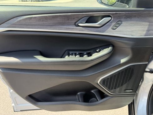 Used 2023 Jeep Grand Cherokee 4WD 4xe image 11