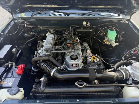 Used 1993 Toyota Pickup Deluxe AWD/4WD image 14