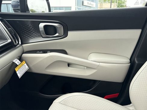 New 2025 Kia Sorento S image 24