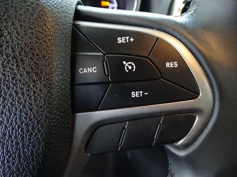 Used 2018 Jeep Grand Cherokee Laredo AWD/4WD image 7