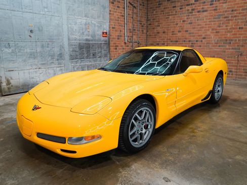 Used 2002 Chevrolet Corvette Z06 w/ Memory Pkg RWD image 7