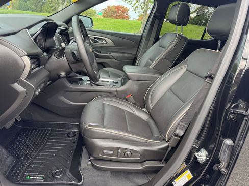 Used 2023 Chevrolet Traverse Premier image 11