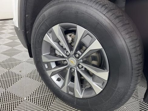 Used 2025 Chevrolet Equinox LT FWD image 12