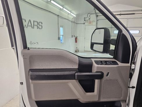 Used 2022 Ford F250 XL w/ Power Equipment Group RWD image 8
