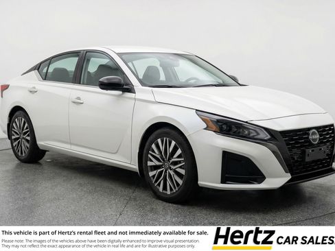 Used 2025 Nissan Altima 2.5 SV FWD image 1