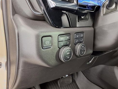 Used 2022 Chevrolet Silverado 1500 LT Trail Boss w/ LT Trail Boss Premium Package image 24